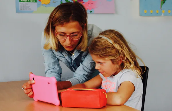 Il docente/genitore aiuta l'alunno quando arriva in difficoltà